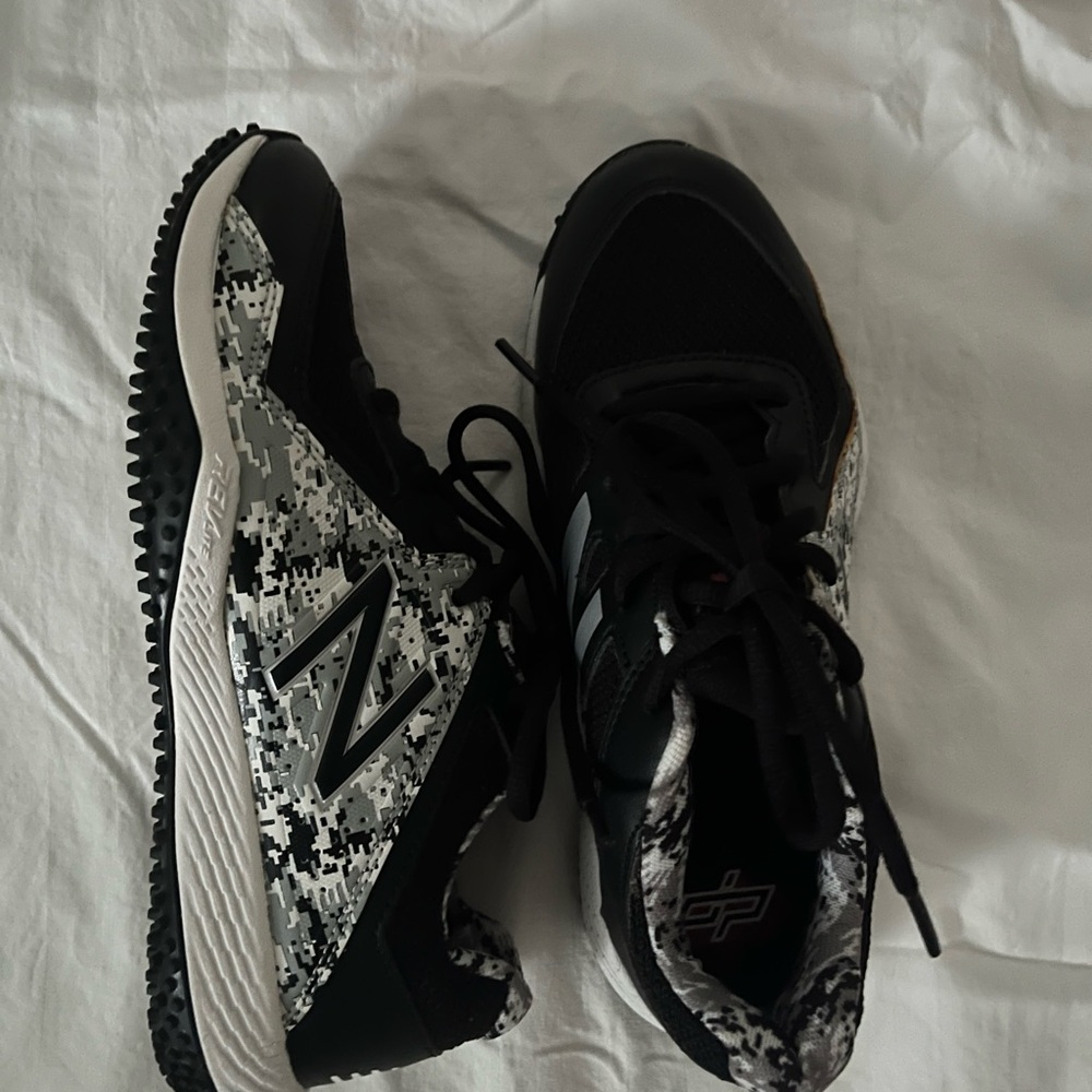 NEW BALANCE BASEBALL/SOFTBALL TURF SNEAKERS